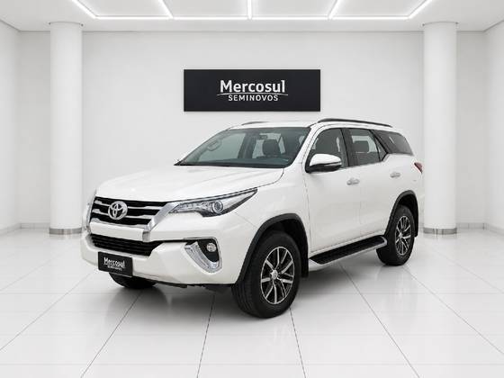 TOYOTA HILUX SW4 2.8 SRX 4X4 16V TURBO INTERCOOLER DIESEL 4P AUTOMÁTICO TOYOTA HILUX SW4 2.8 SRX 4X4 16V TURBO INTERCOOLER DIESEL 4P AUTOMÁTICO